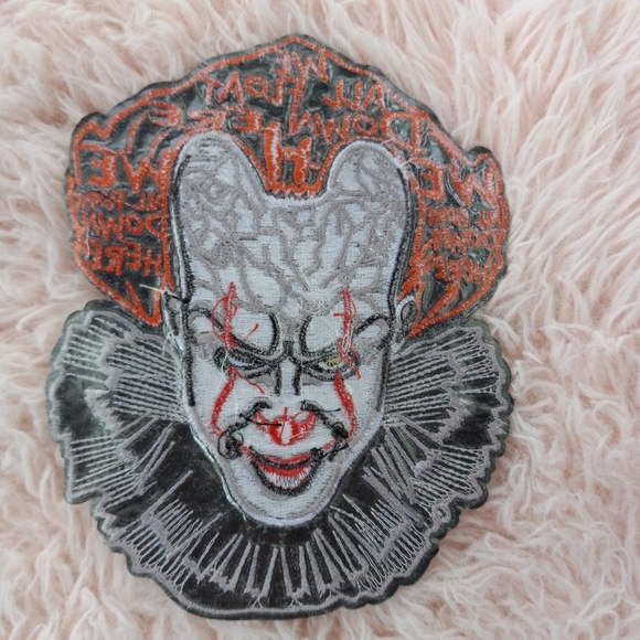 SOLD OUT! 💀 Pennywise- IT killer clown XL fully embroidered iron-on patch! Rare - Picture 6 of 10